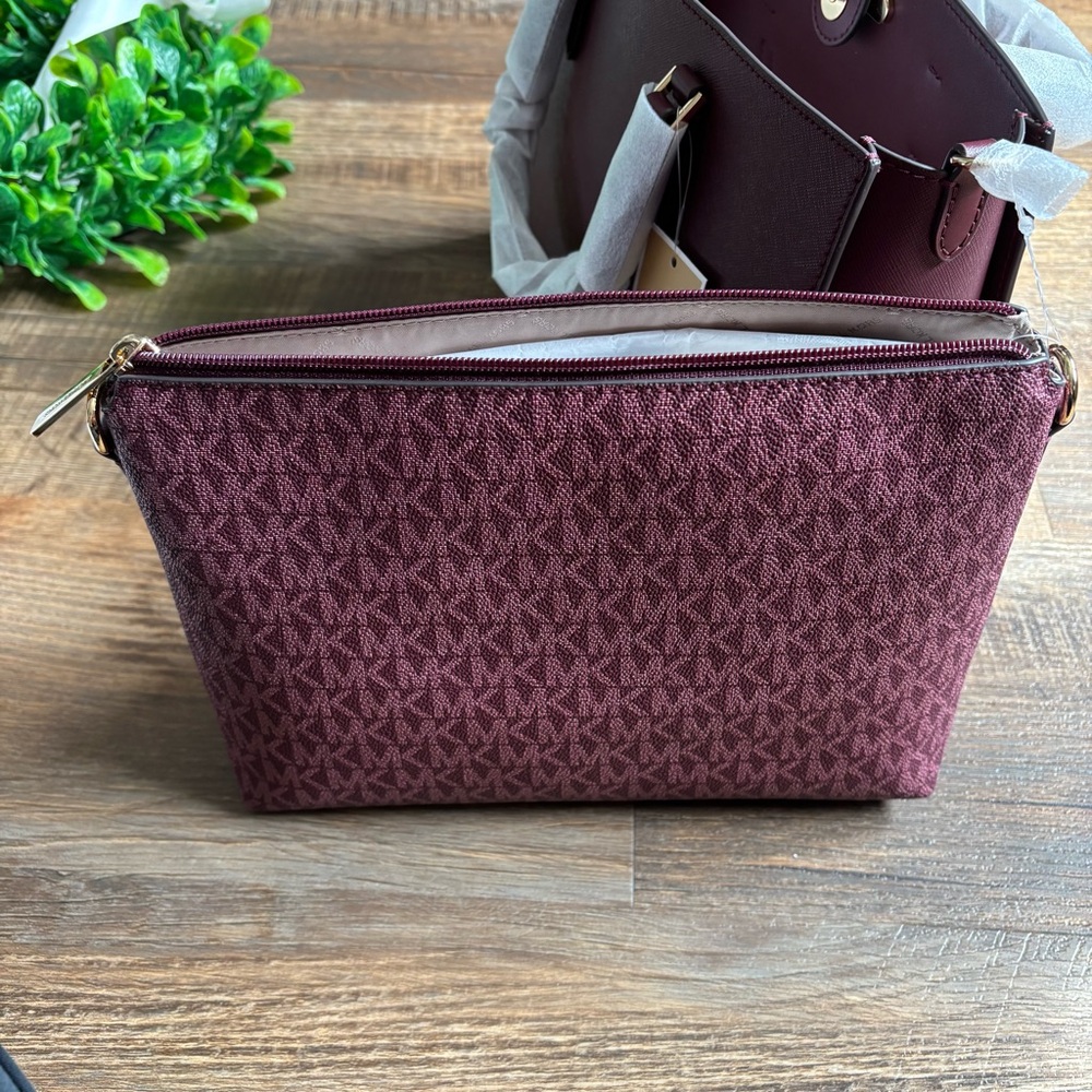 NWT Michael Kors Charlotte Medium Saffiano Leather Tote Bag - Picture 14 of 16